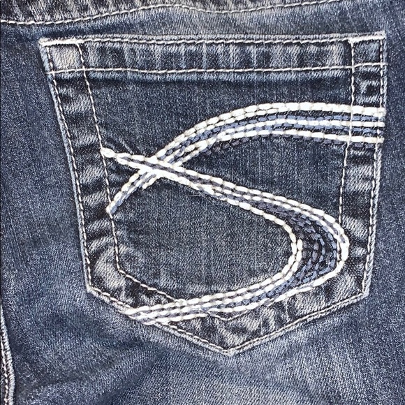 Silver jeans | Tuesday boot - Picture 11 of 13